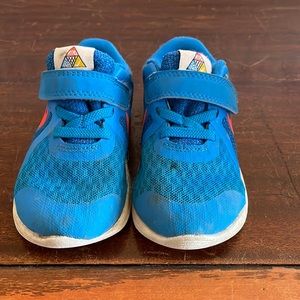 Nike toddler boys shoes US 7C blue with neon Nike symbol